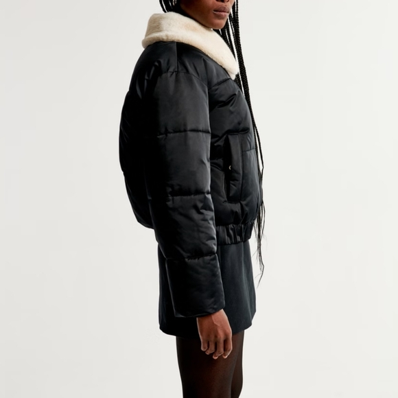Abercrombie & Fitch Vegan Fur Collar Mini Quilted Ultra Puffer BLACK Outerwear - Picture 3 of 15